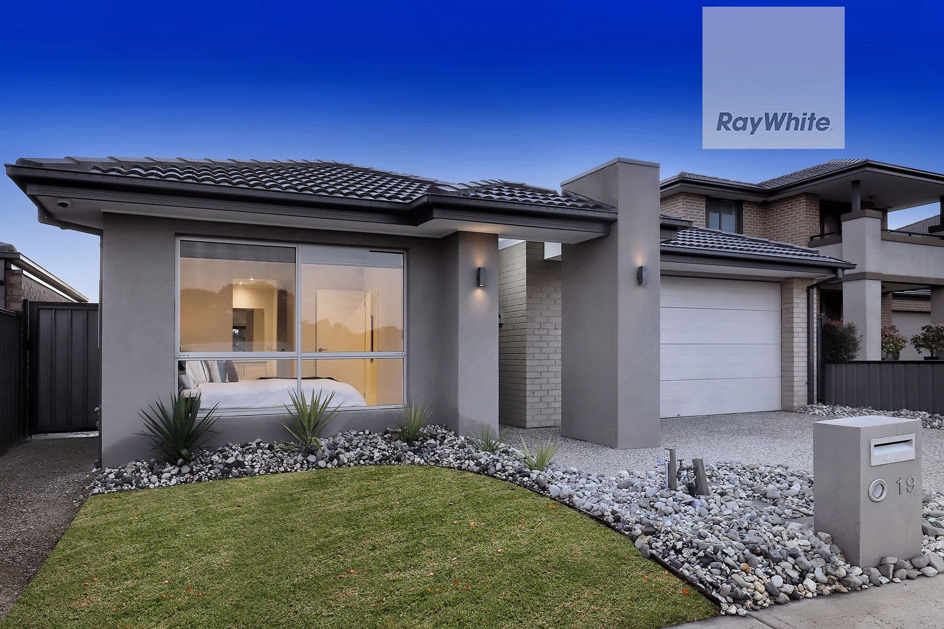 2 Russell Street, Cranbourne - Thumbnail 2