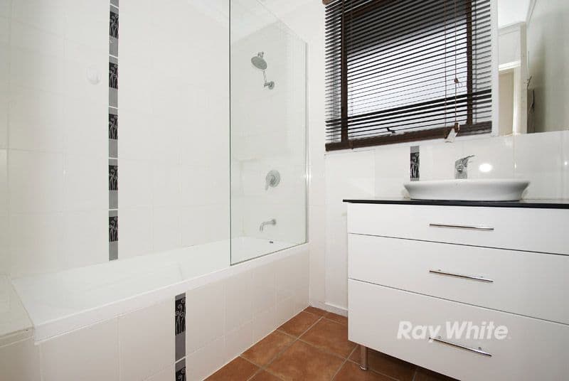 15 Sandhurst Road, WANTIRNA VIC 3152, Wantirna - Thumbnail 4