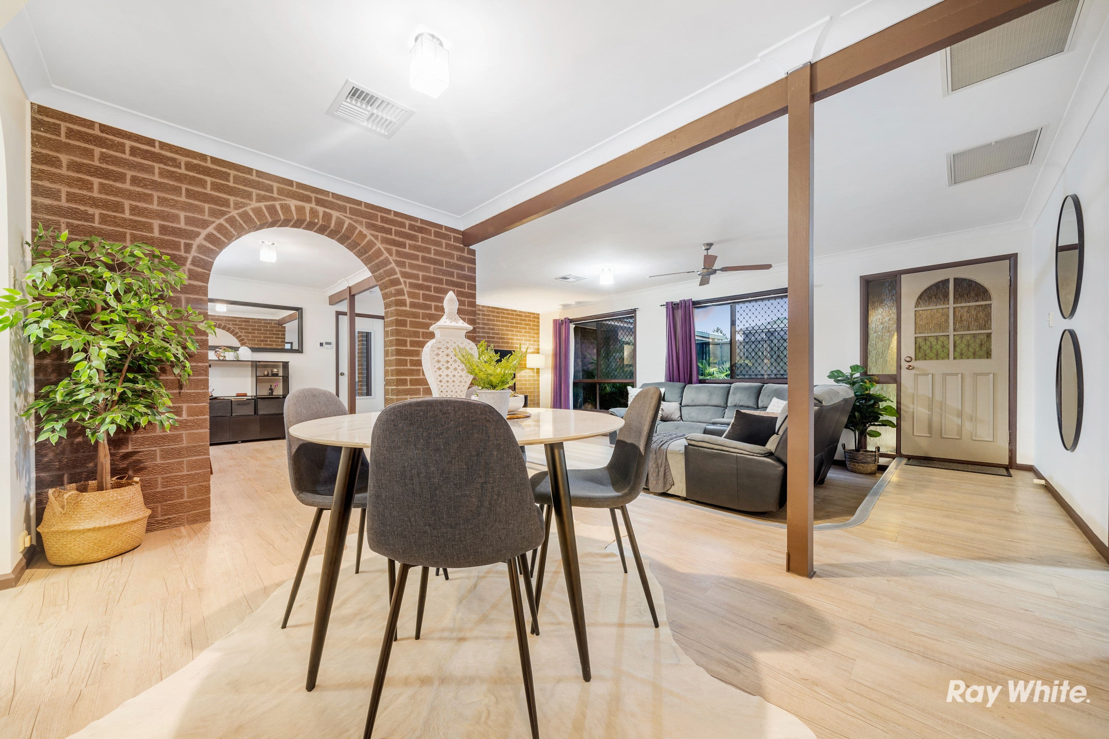16 Whitfield Avenue, Springwood QLD 4127, Springwood - Thumbnail 2