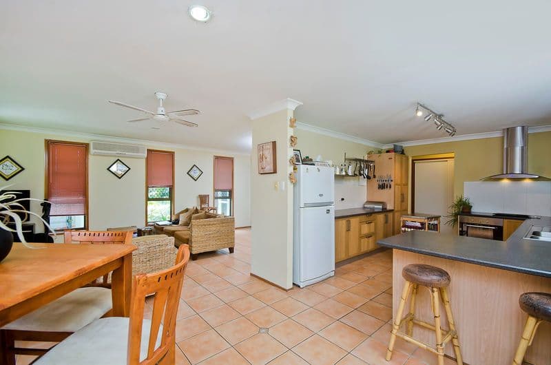 5 Foreshore Close, ELANORA QLD 4221, Elanora - Thumbnail 4