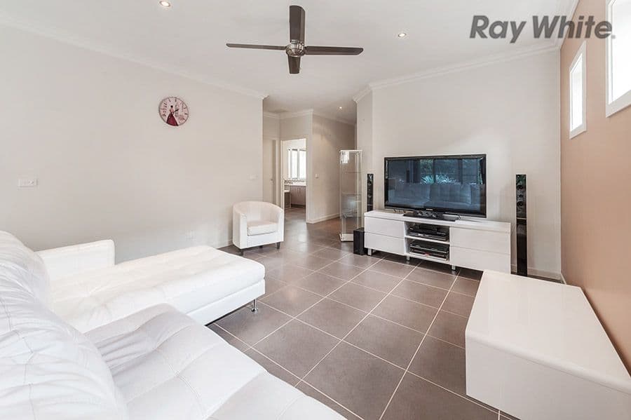 12 Barrington Circuit, Caroline Springs VIC 3023, Caroline Springs - Thumbnail 3
