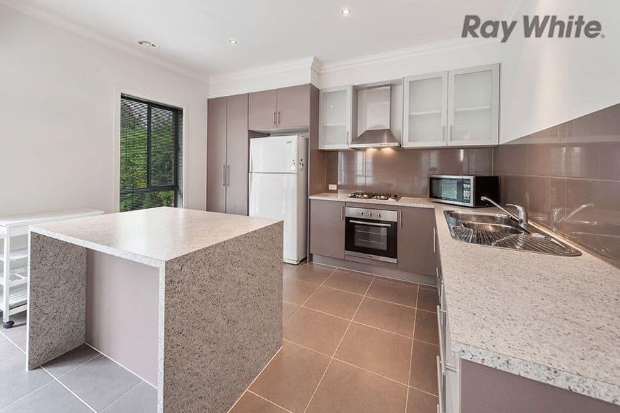 12 Barrington Circuit, Caroline Springs VIC 3023, Caroline Springs - Thumbnail 5