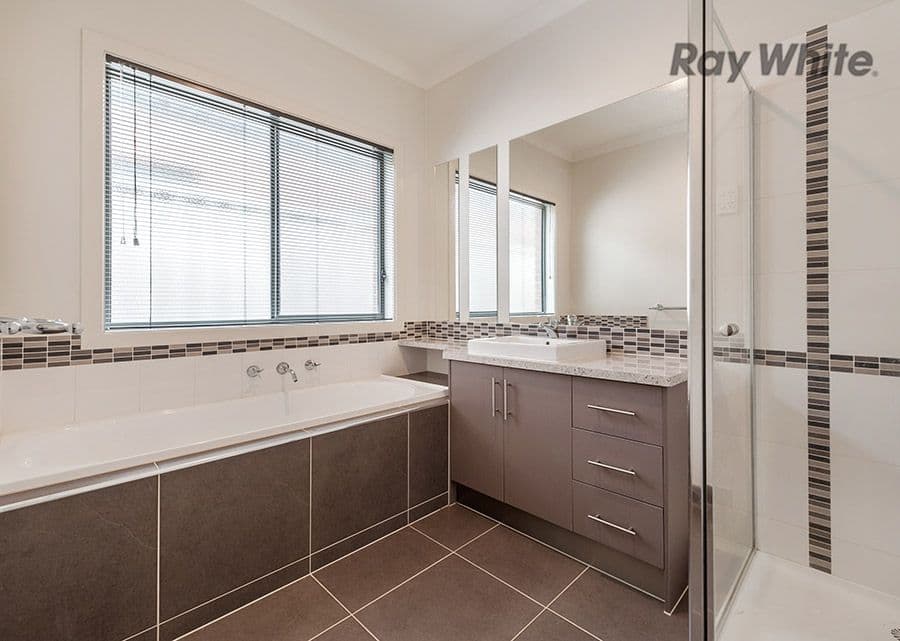 12 Barrington Circuit, Caroline Springs VIC 3023, Caroline Springs - Thumbnail 6