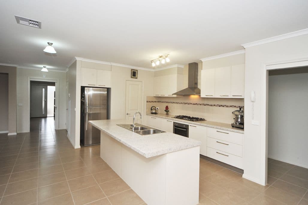11 Bettys Avenue, Junortoun VIC 3551, Junortoun - Thumbnail 2