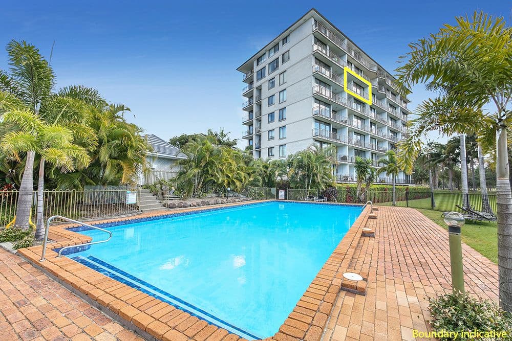 11 Fairway Drive, Clear Island Waters QLD 4226, Clear Island Waters - Thumbnail 2