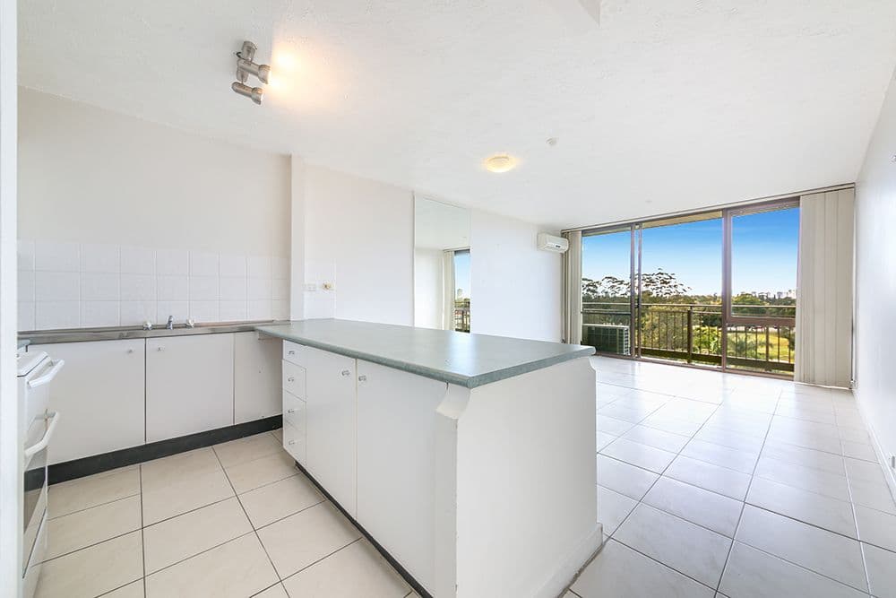 11 Fairway Drive, Clear Island Waters QLD 4226, Clear Island Waters - Thumbnail 5