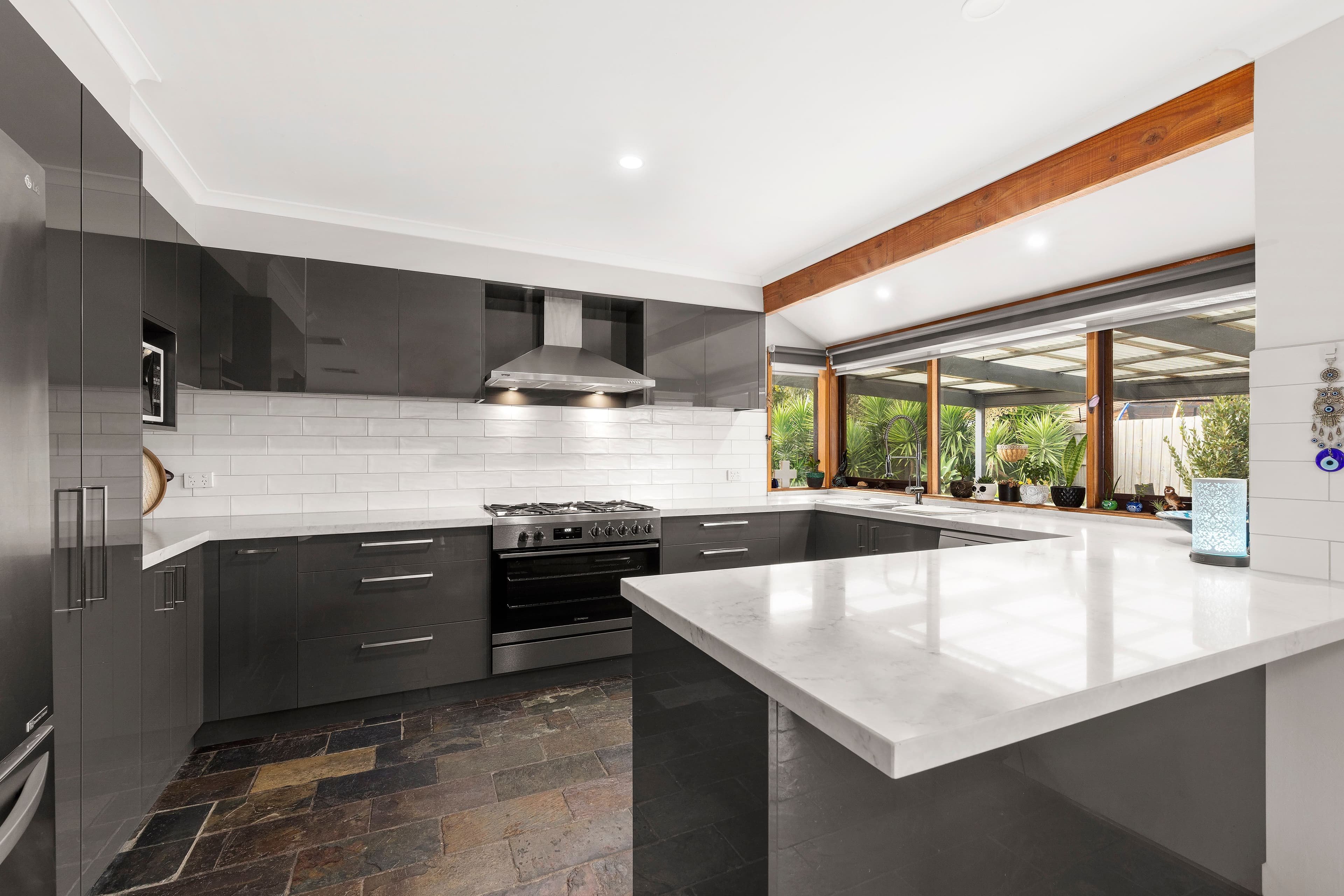 9 Royston Close, Mill Park VIC 3082, Mill Park - Thumbnail 2