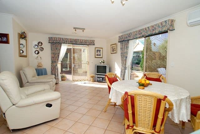 2 Elm Court, WYNDHAM VALE VIC 3024, Wyndham Vale - Thumbnail 2