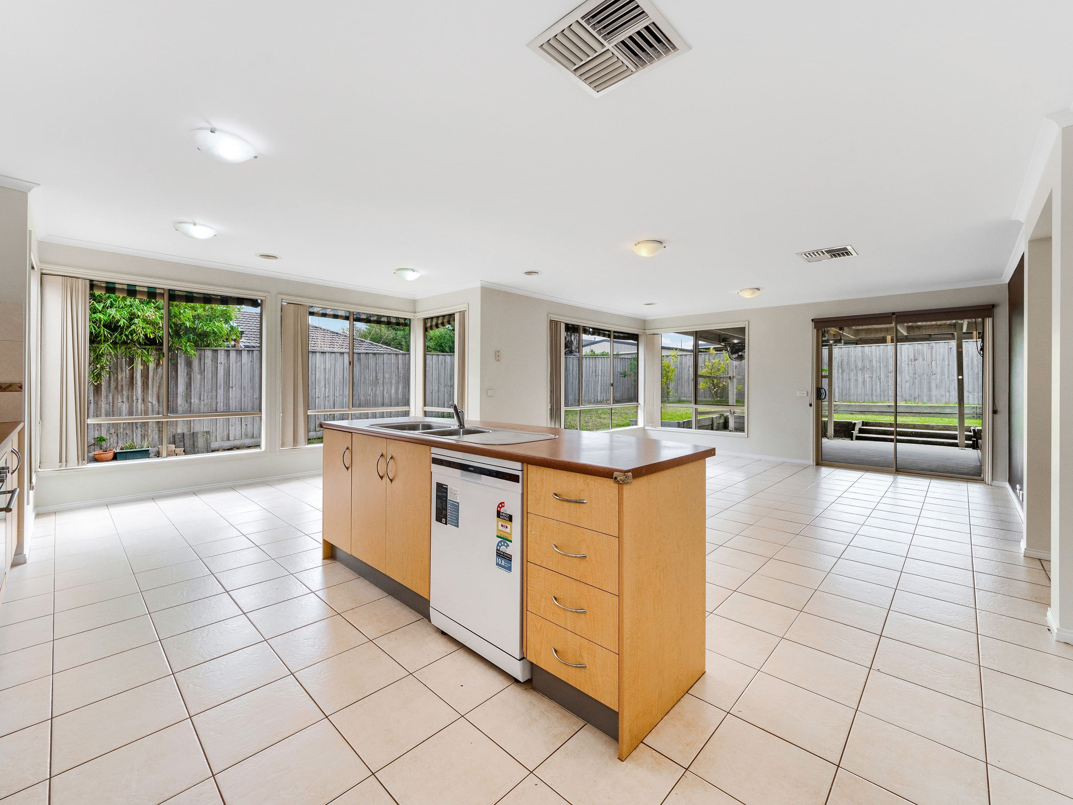 14 Springhill Drive, Cranbourne VIC 3977, Cranbourne - Thumbnail 2