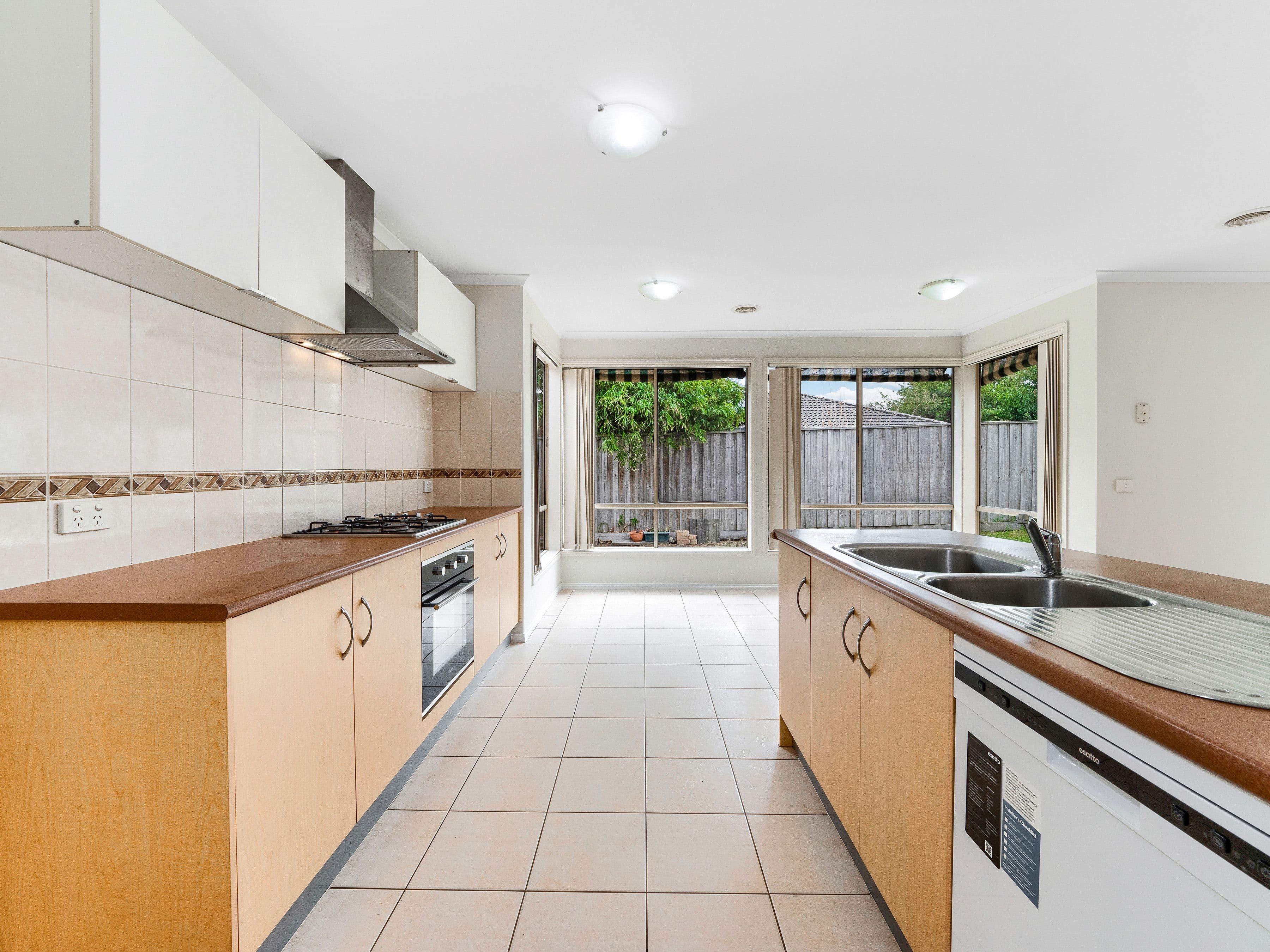 14 Springhill Drive, Cranbourne VIC 3977, Cranbourne - Thumbnail 3