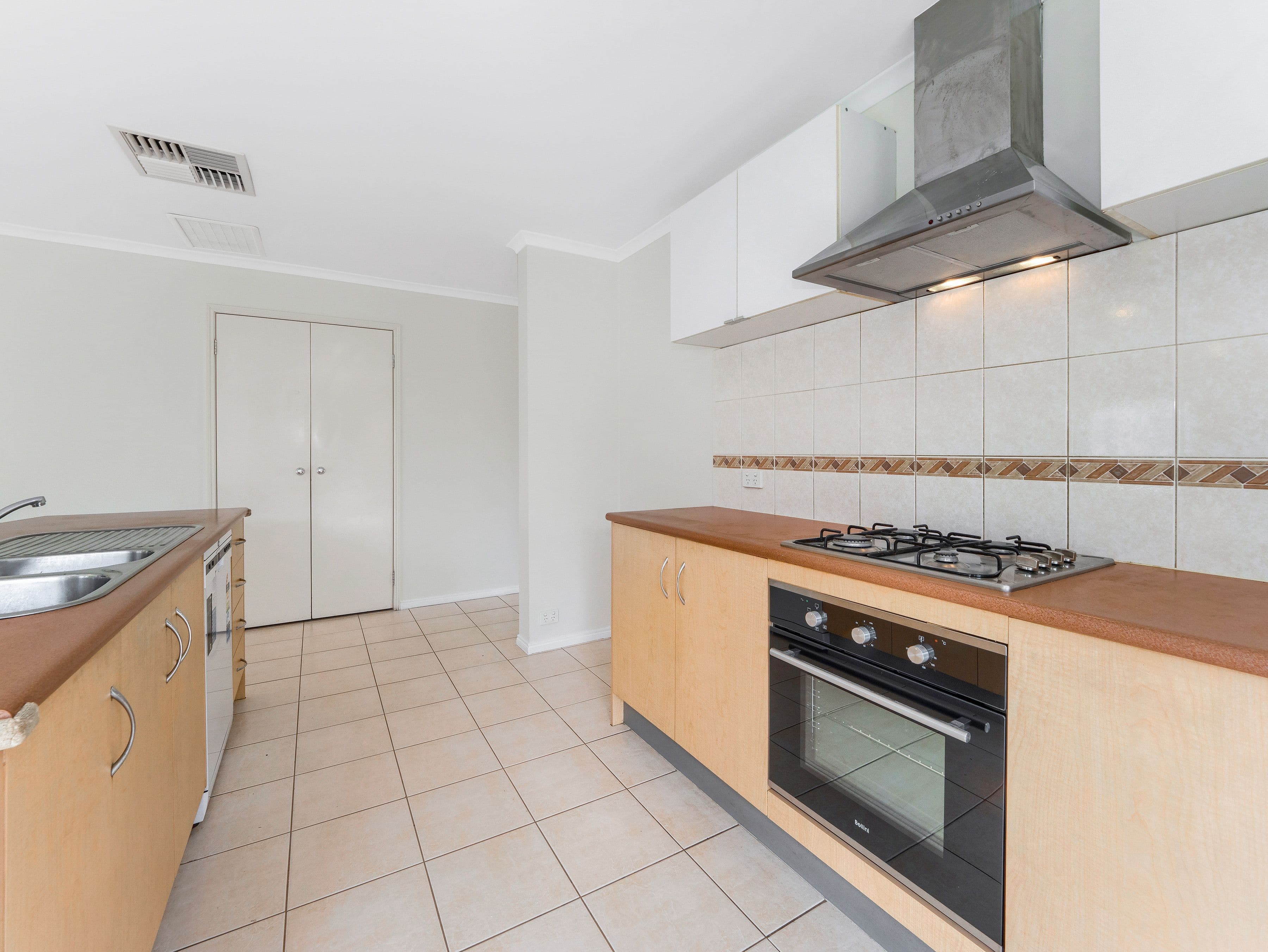 14 Springhill Drive, Cranbourne VIC 3977, Cranbourne - Thumbnail 4