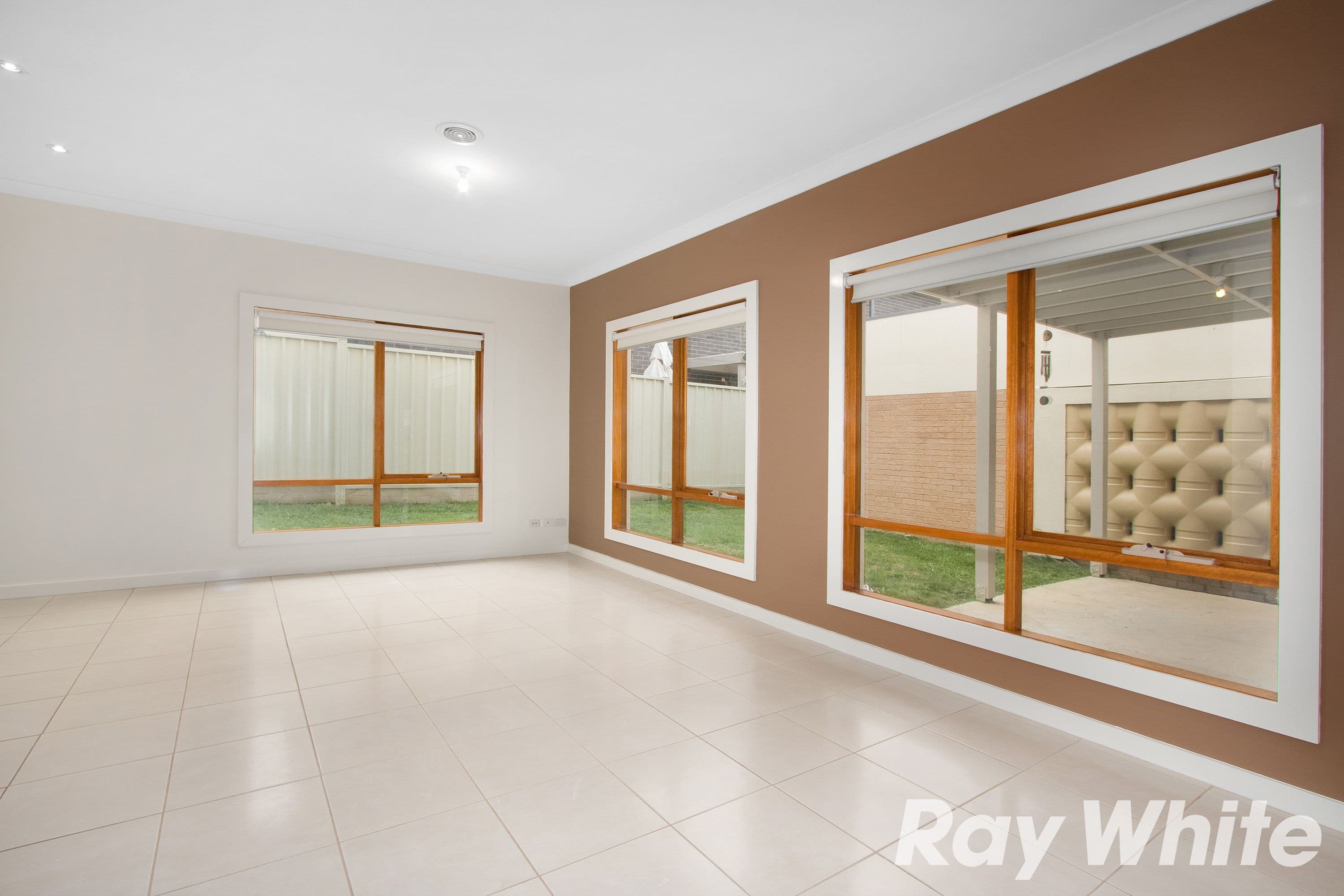 6 Shoalhaven Drive, Caroline Springs VIC 3023, Caroline Springs - Thumbnail 6