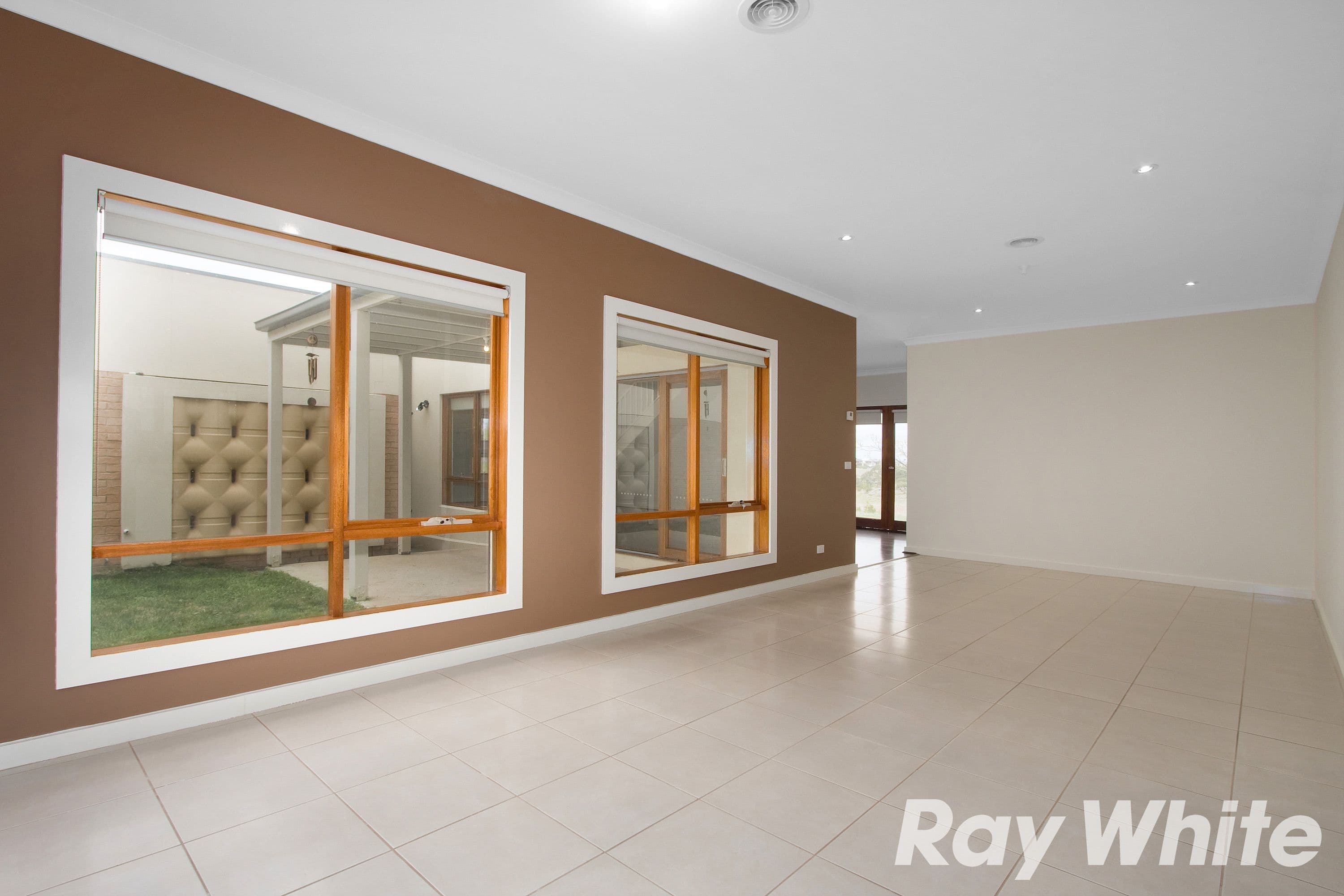6 Shoalhaven Drive, Caroline Springs VIC 3023, Caroline Springs - Thumbnail 7