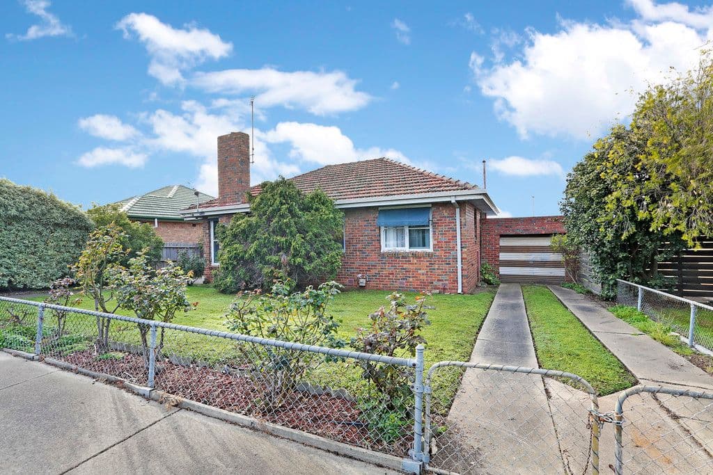 11 McIntyre Street, East Geelong VIC 3219, East Geelong - Thumbnail 2