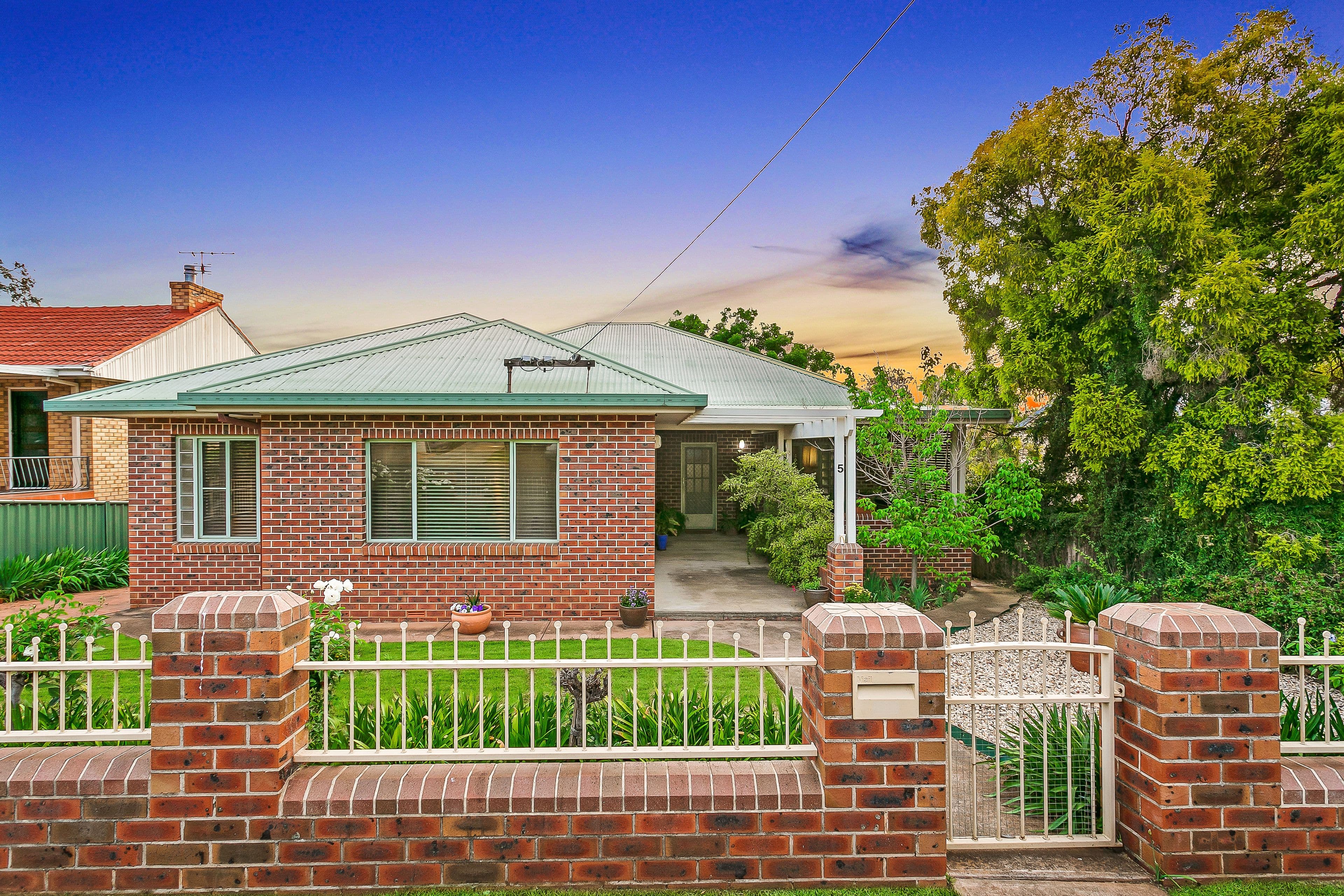 5 Douglas Avenue, Tamworth NSW 2340, Tamworth - Image 1