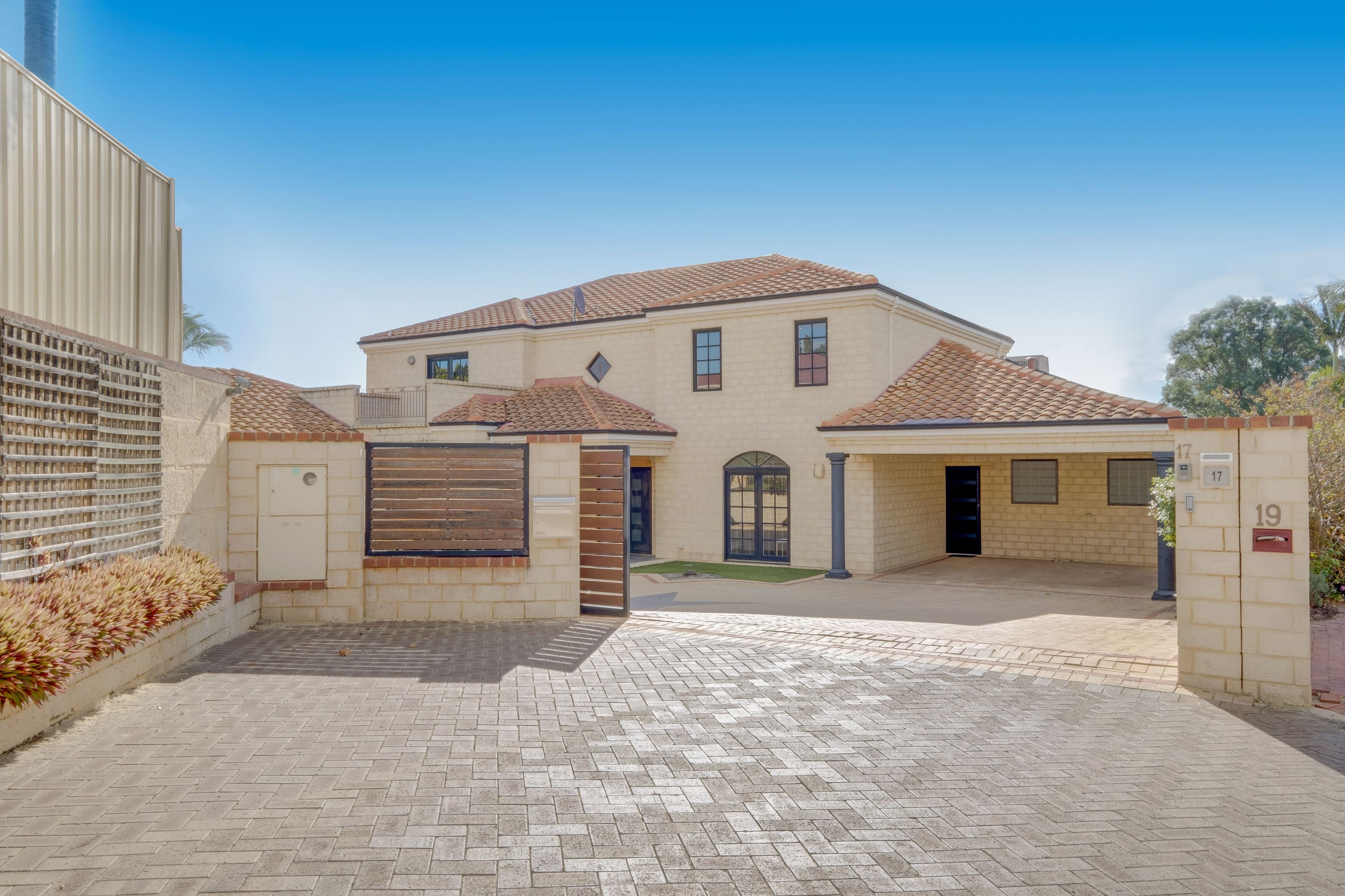 17 Alta Laguna Crescent, Ballajura WA 6066, Ballajura - Image 1