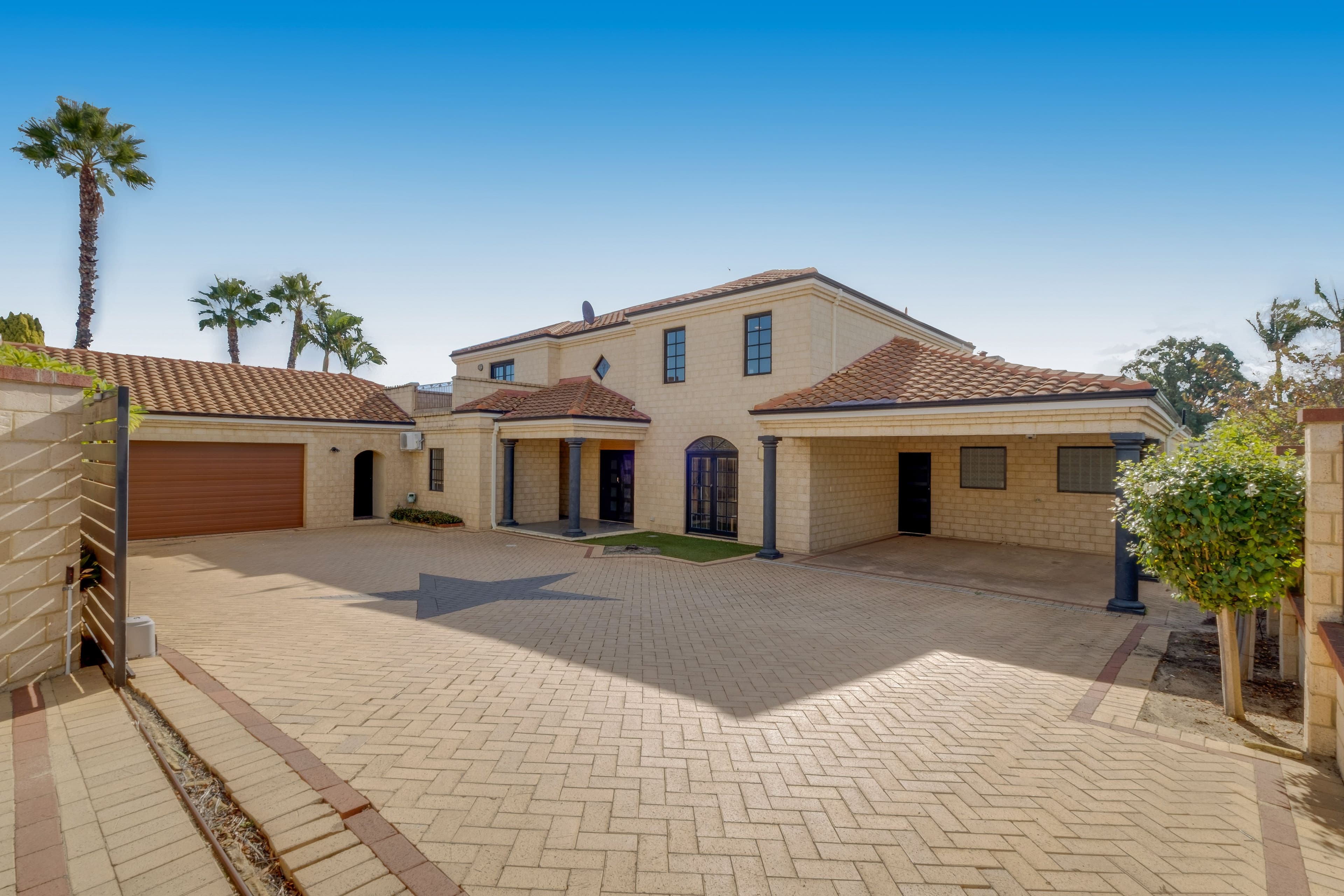 17 Alta Laguna Crescent, Ballajura WA 6066, Ballajura - Thumbnail 2