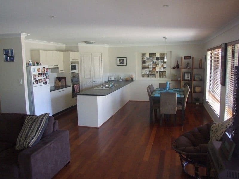 28 Samuel Avenue, CROWS NEST QLD 4355, Crows Nest - Thumbnail 2
