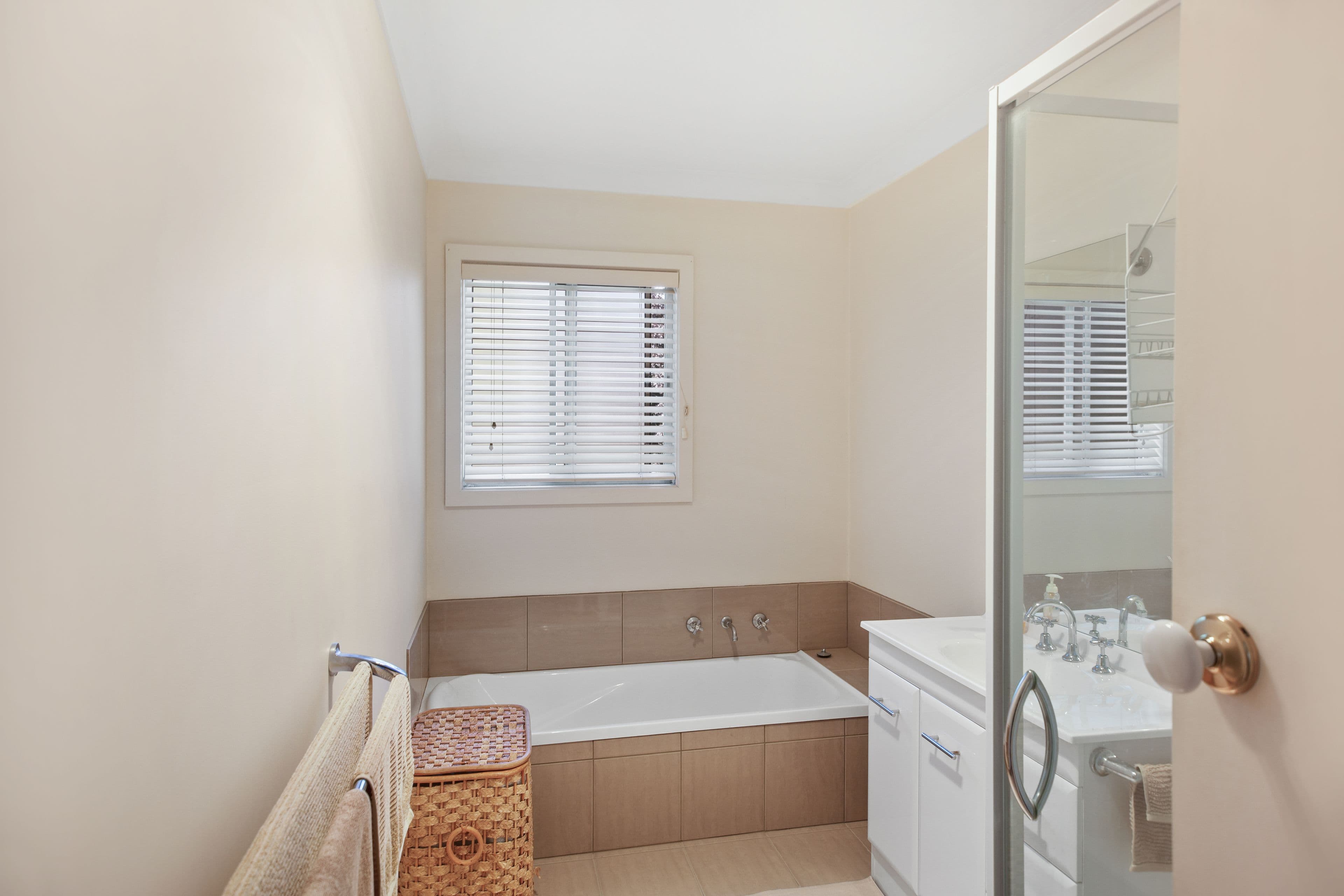46 Elvins Street, Mansfield VIC 3722, Mansfield - Thumbnail 5