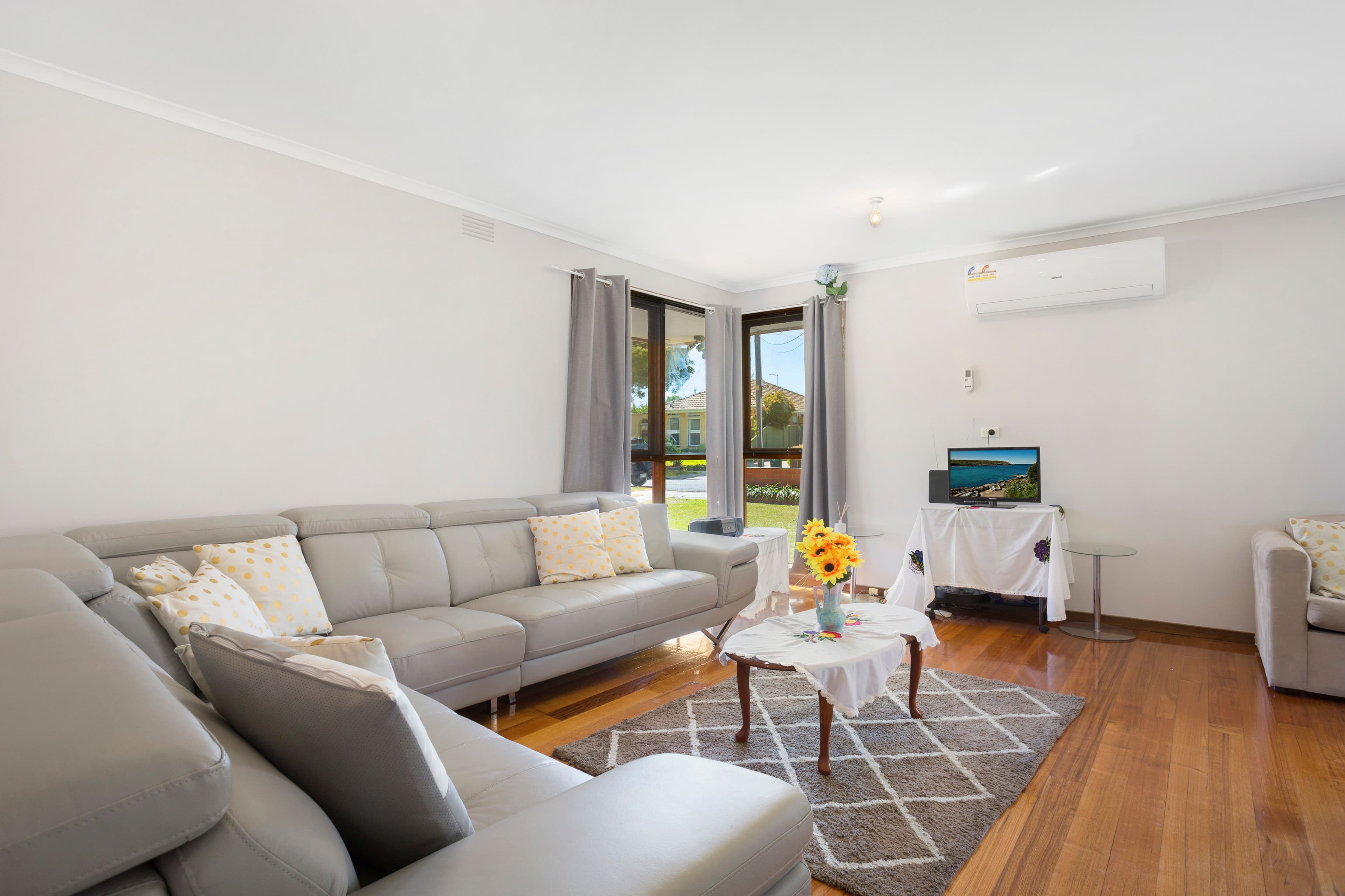 136 Casey Drive, Lalor VIC 3075, Lalor - Thumbnail 2