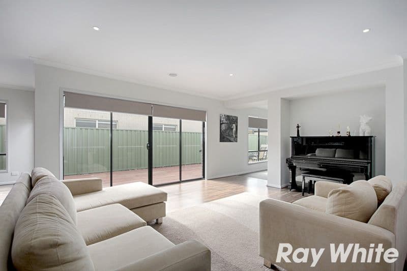 31 Park Orchard Drive, PAKENHAM VIC 3810, Pakenham - Thumbnail 2