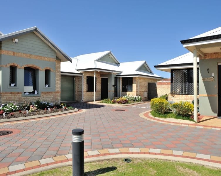 24 Royal Palm Drive, Warnbro WA 6169, Warnbro - Thumbnail 2