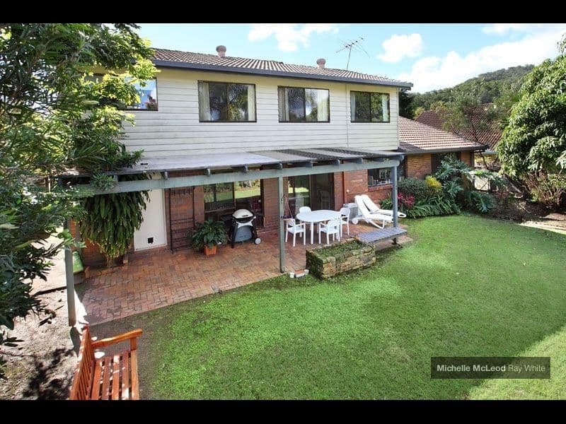 8 Halmore Place, CHAPEL HILL QLD 4069, Chapel Hill - Thumbnail 2