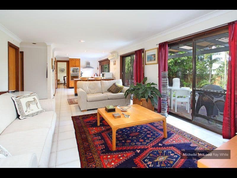 8 Halmore Place, CHAPEL HILL QLD 4069, Chapel Hill - Thumbnail 5