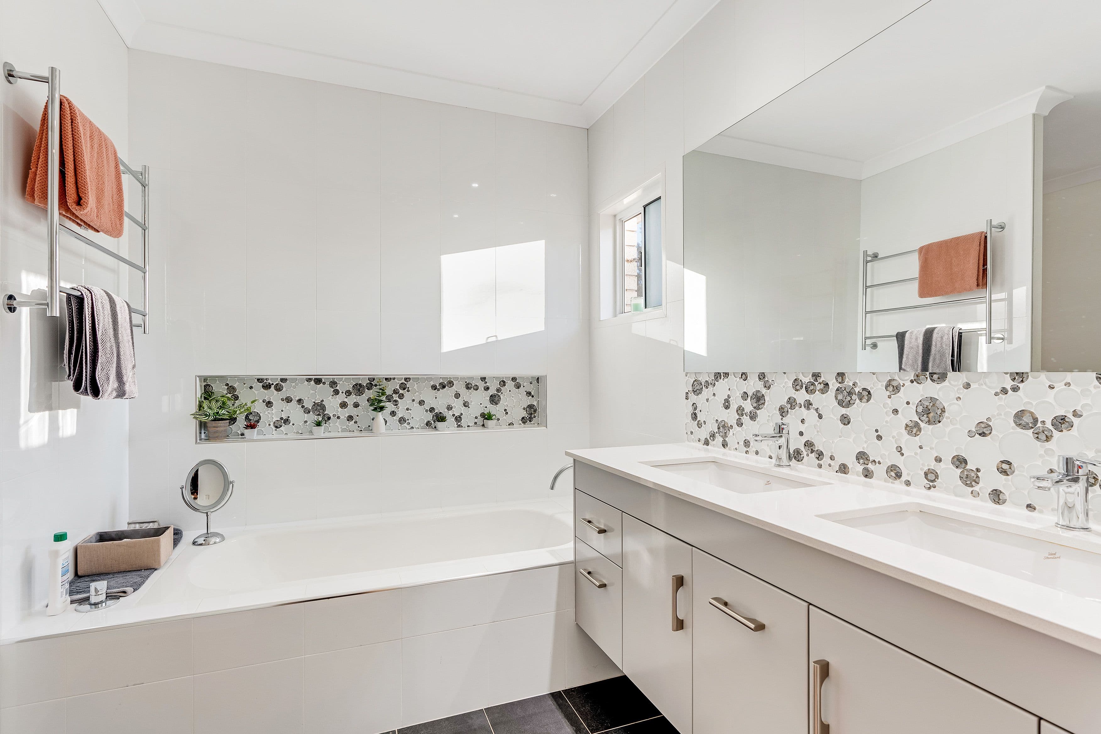 5 Cunningham Drive, Emerald QLD 4720, Emerald - Thumbnail 8