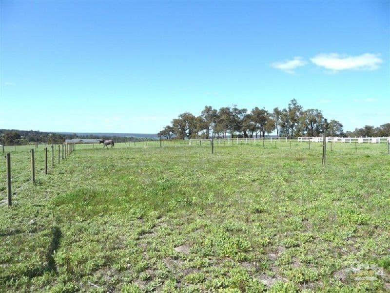 140 Ayrshire Loop, LOWER CHITTERING WA 6084, Lower Chittering - Thumbnail 3