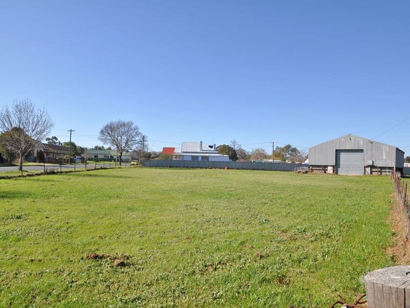 76 Regent Street, Junee NSW 2663, Junee - Thumbnail 2