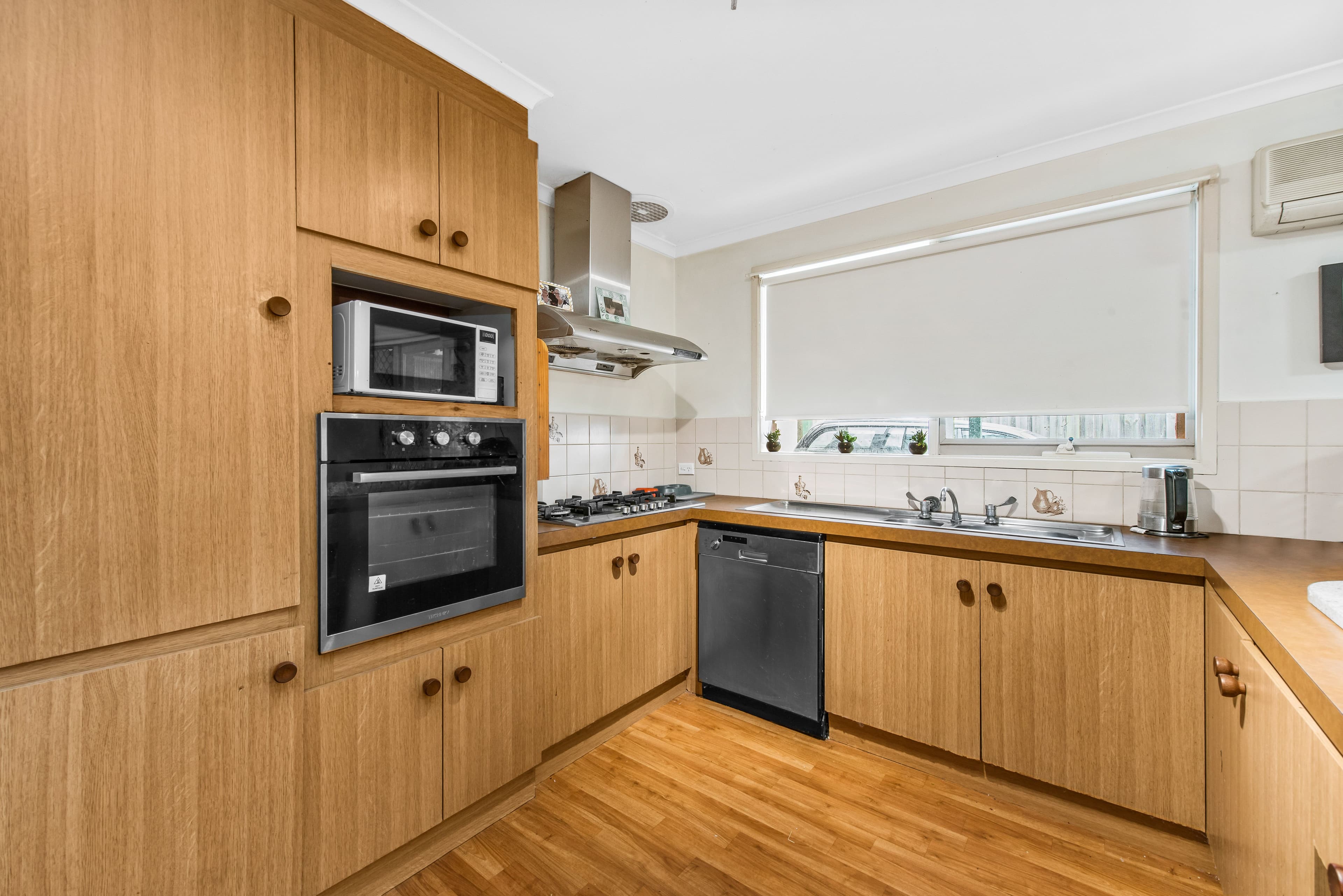 10 Smethurst Avenue, Pakenham VIC 3810, Pakenham - Thumbnail 2