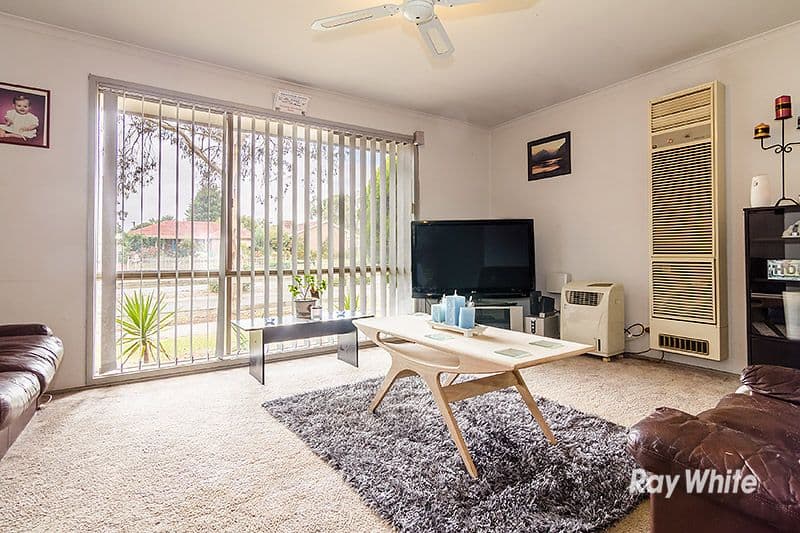 135 Monahans Road, Cranbourne West VIC 3977, Cranbourne West - Thumbnail 2