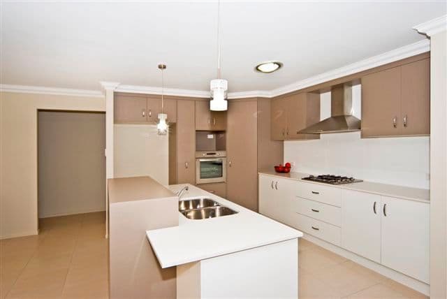 38  Saba Court, MIDDLE RIDGE QLD 4350, Middle Ridge - Thumbnail 3
