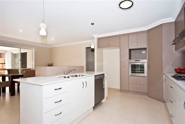 38  Saba Court, MIDDLE RIDGE QLD 4350, Middle Ridge - Thumbnail 4