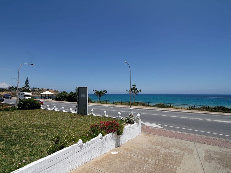33 Esplanade, CHRISTIES BEACH SA 5165, Christies Beach - Thumbnail 3