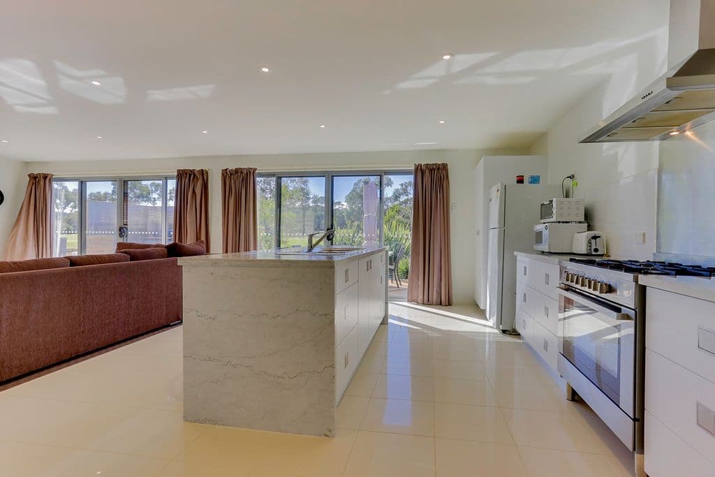 Unit 2 170 Hazard View Drive, COLES BAY TAS 7215, Coles Bay - Thumbnail 2
