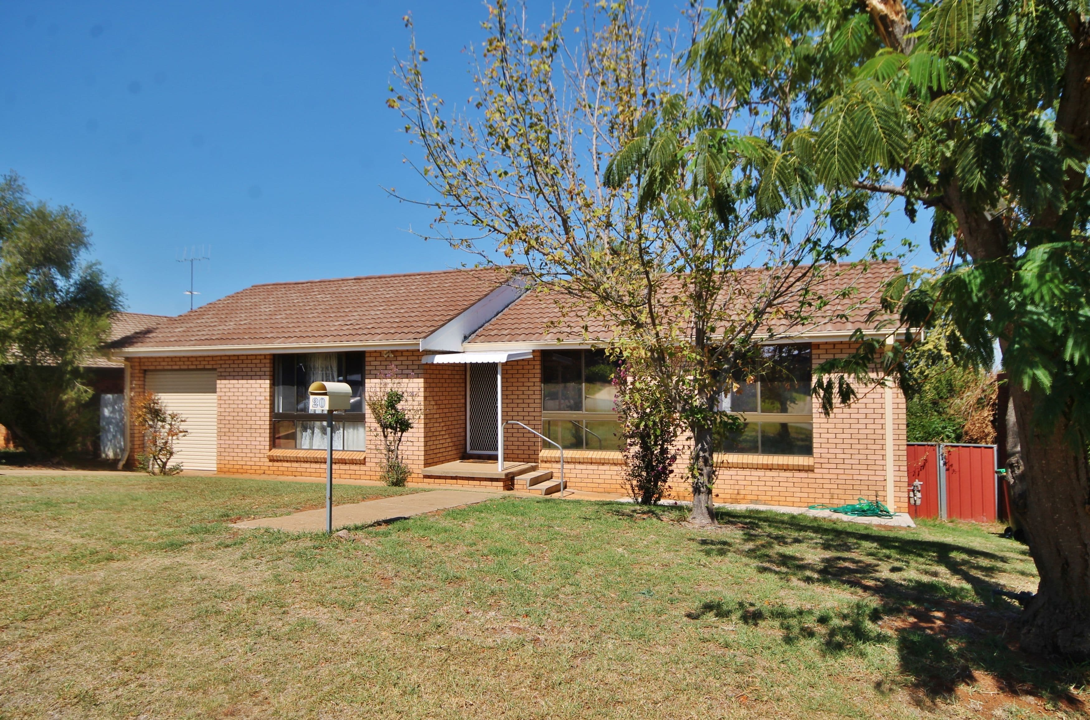 20 Dwyer Drive, Young - Image 1