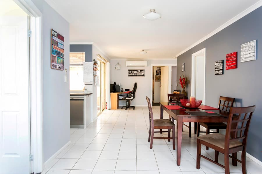 2 Swinton Close, Christie Downs - Thumbnail 4