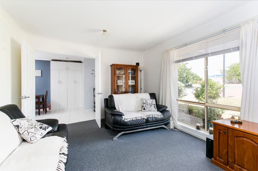 2 Swinton Close, Christie Downs - Thumbnail 5