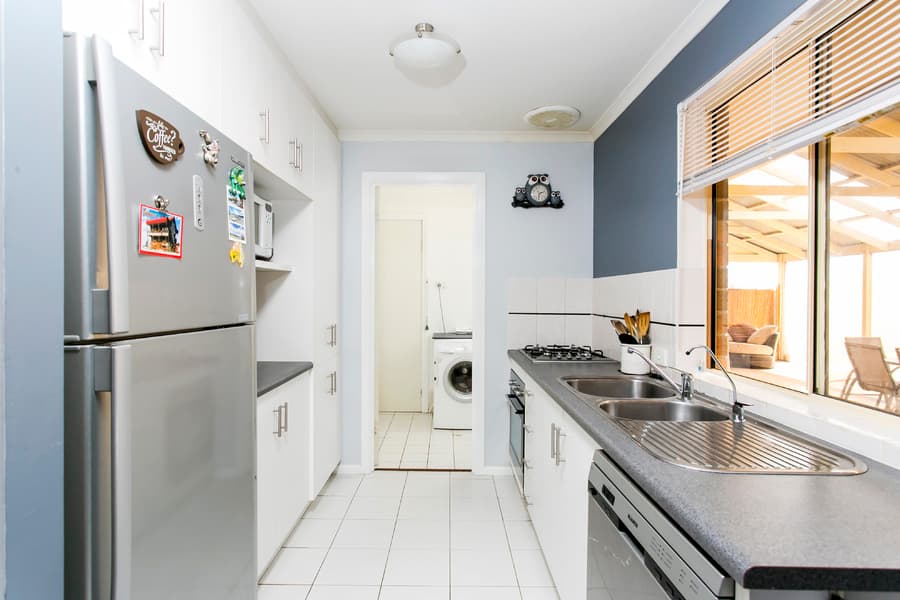 2 Swinton Close, Christie Downs - Thumbnail 8