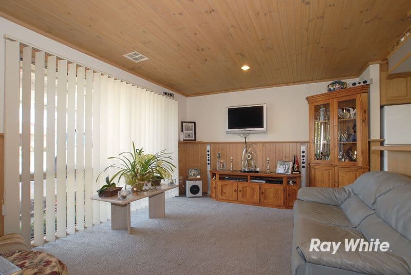 1 Fenfield Street, CRANBOURNE VIC 3977, Cranbourne - Thumbnail 3