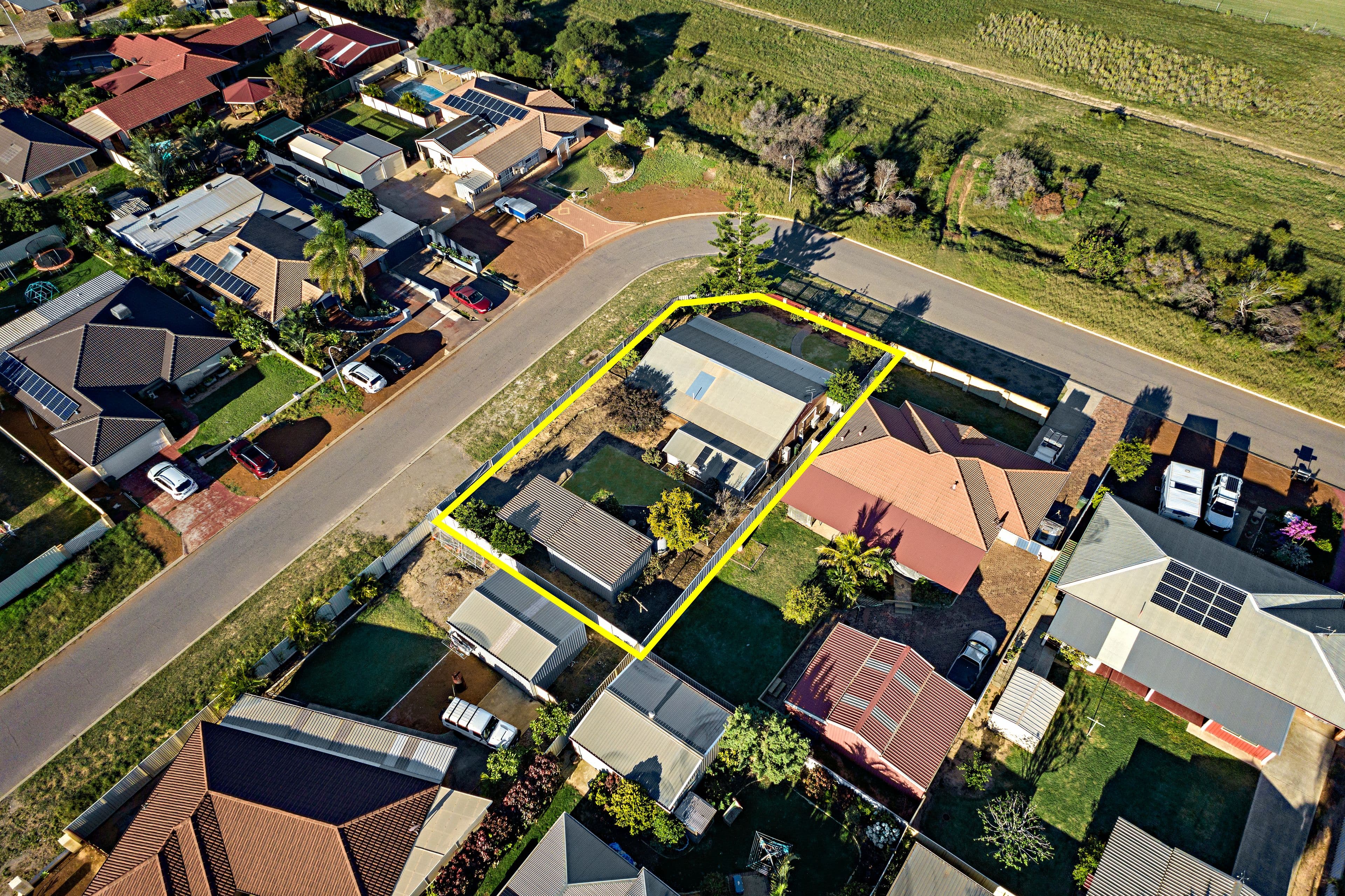 4 Mugana Crescent, Waggrakine WA 6530, Waggrakine - Thumbnail 2