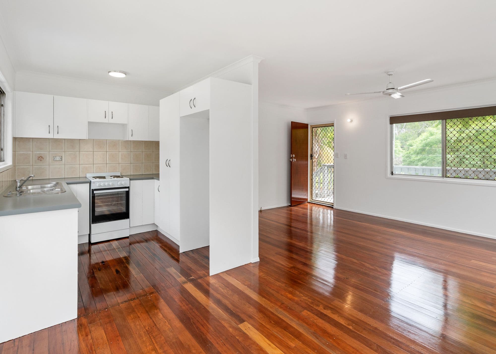 167 Jacaranda Avenue, Kingston QLD 4114, Kingston - Thumbnail 2