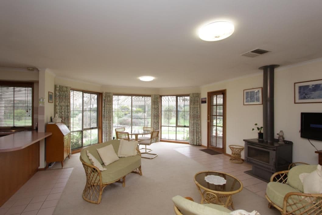 2 Thompsons Lane, HEATHCOTE VIC 3523, Heathcote - Thumbnail 3
