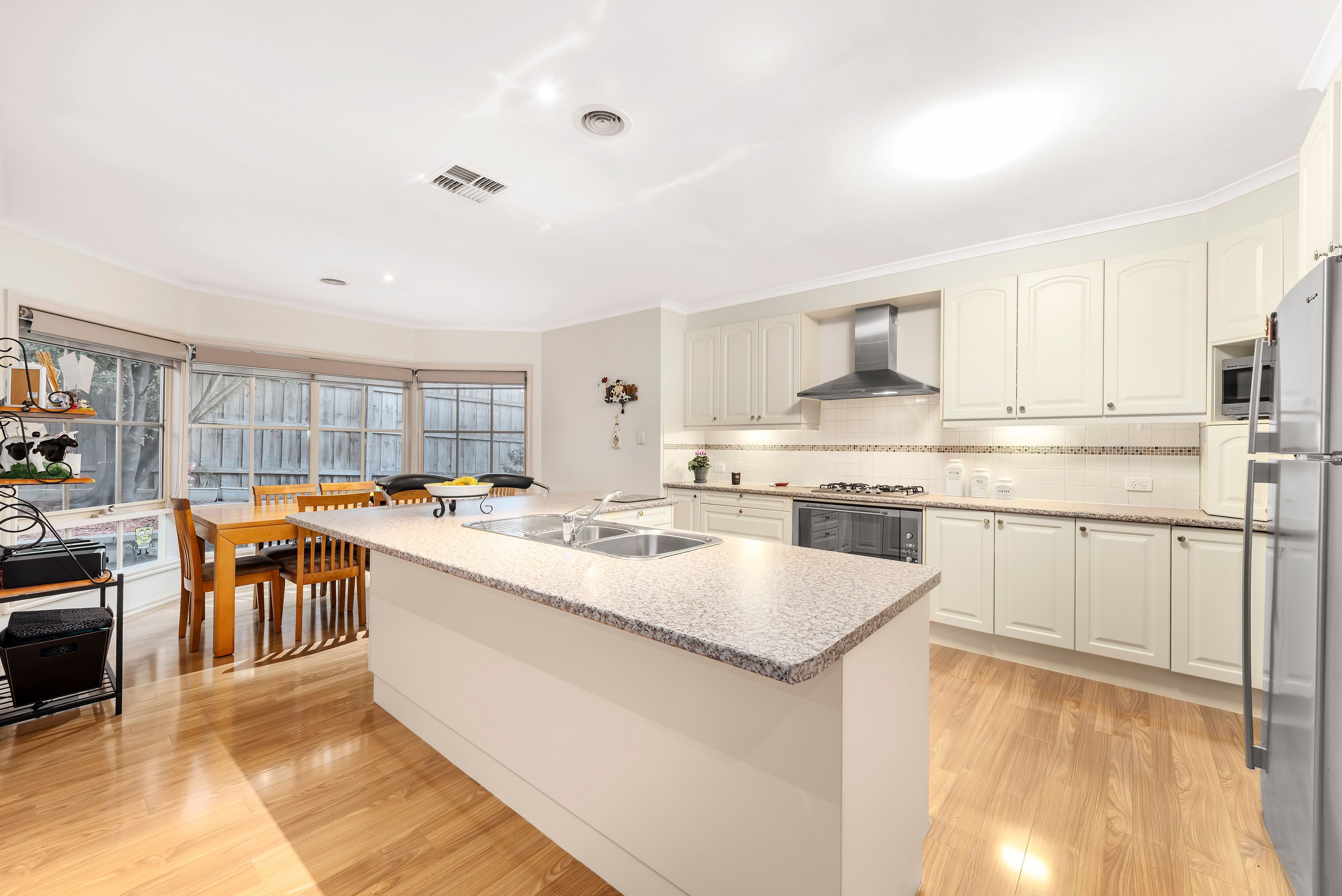 15A Harmsworth Avenue, Wantirna VIC 3152, Wantirna - Thumbnail 2