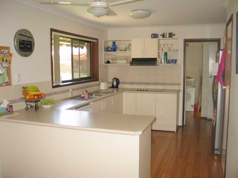 8 Murtha Drive, ELANORA QLD 4221, Elanora - Thumbnail 2