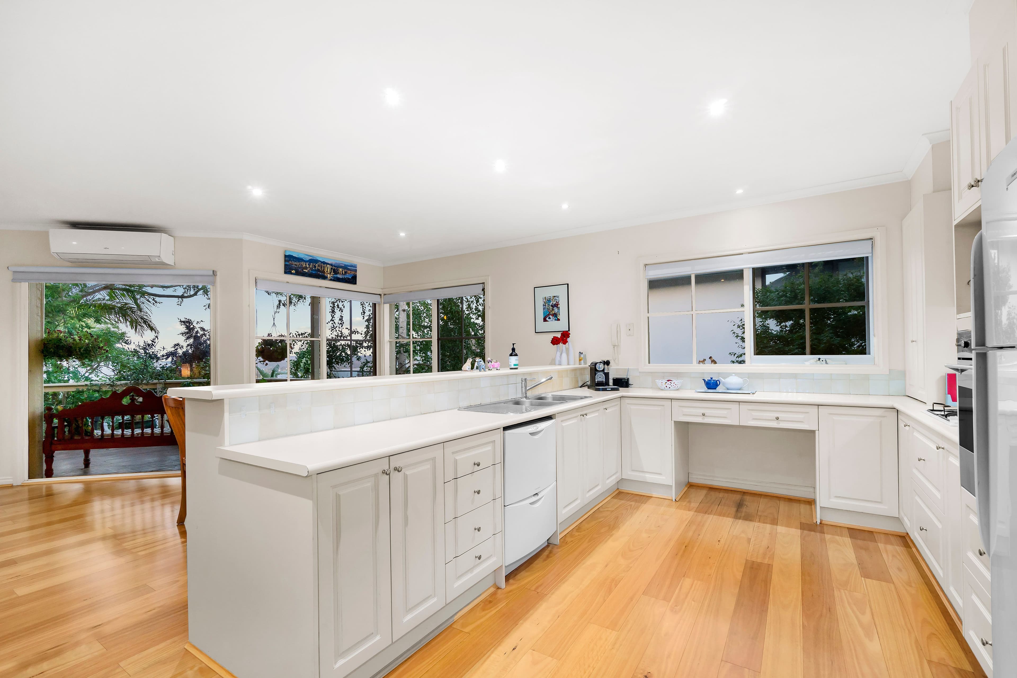 37 Hinkler Road, Glen Waverley VIC 3150, Glen Waverley - Thumbnail 4