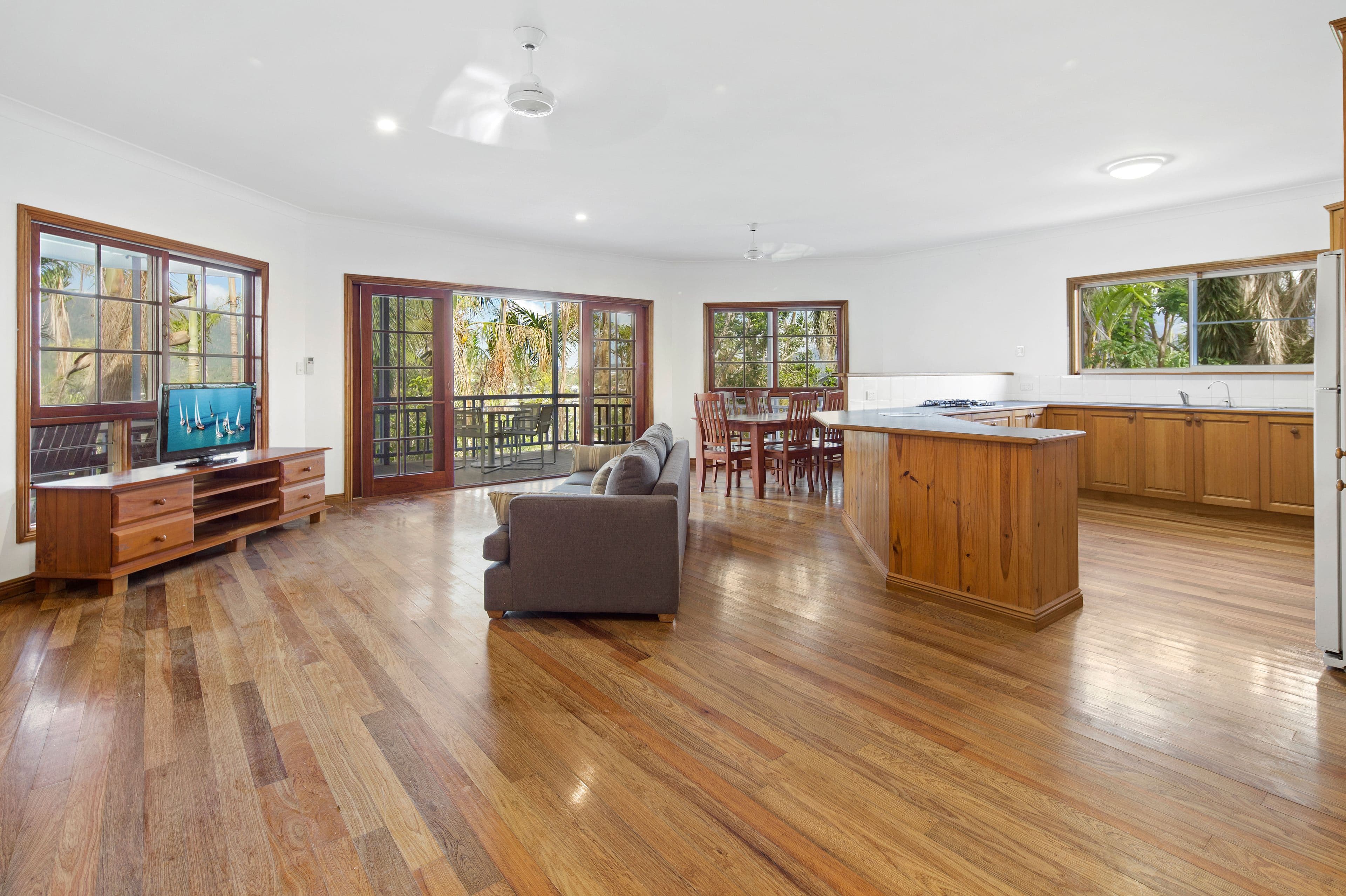 12 Panoramic Court, Cannonvale QLD 4802, Cannonvale - Thumbnail 2