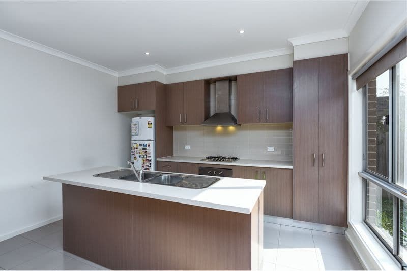 7 Fishburn Grove, MELTON WEST VIC 3337, Melton West - Thumbnail 2